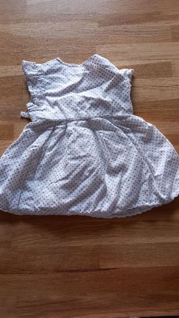 Robe blanche et étoiles dorées 🌟