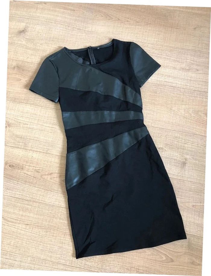 Robe noire à manches courtes avec simili cuir Only taille 38 TBE (taille petit) - photo numéro 11