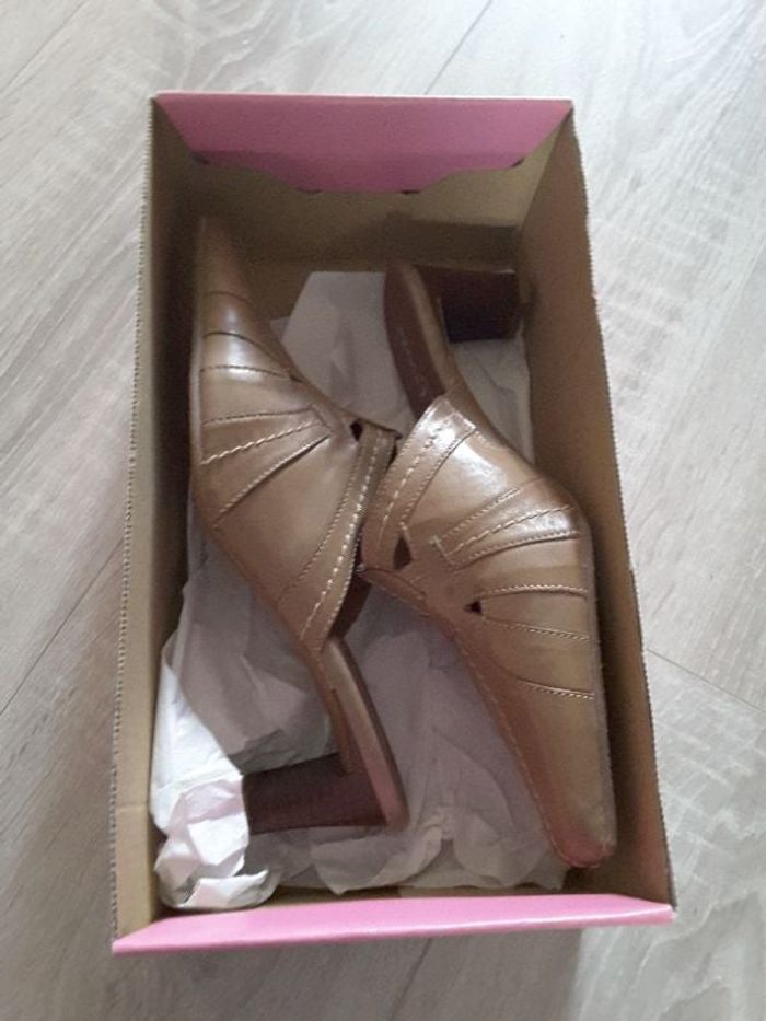 Paire de chaussures camel 36