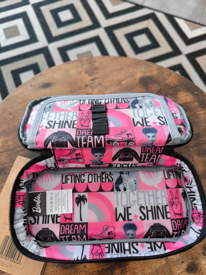 Trousse Barbie "Born to Play"  Neuve avec étiquette - photo numéro 4