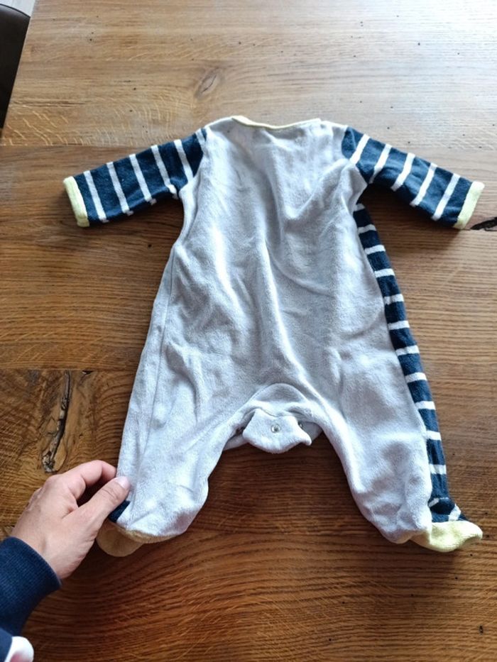 Pyjama 1 mois. - photo numéro 3