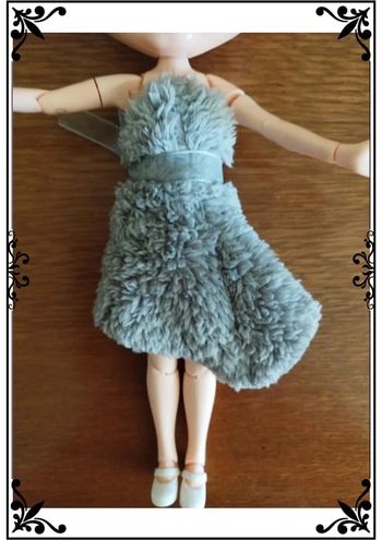 Robe grise dress pour poupée doll Blythe