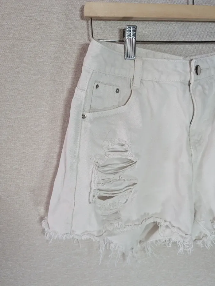Short à trou - photo numéro 3