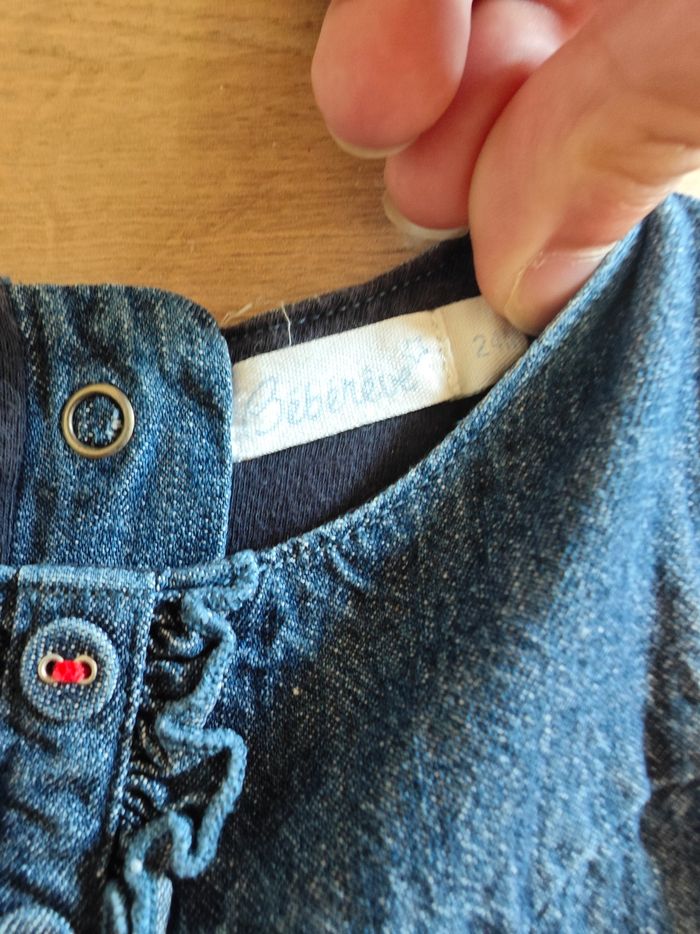 Robe en jean + gilet 24 mois bébé fille parfait état - photo numéro 7