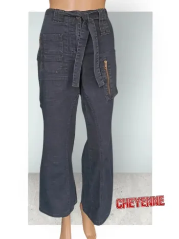 Jean Cheyenne ,coupe droite large flare ,taille mi-haute , ceinture à nouer ,extensible