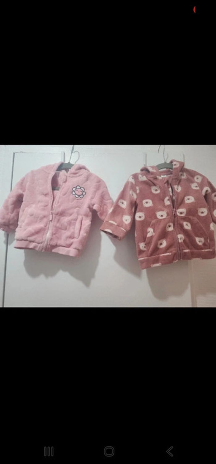 Lot de 2 gilets taille 6 mois