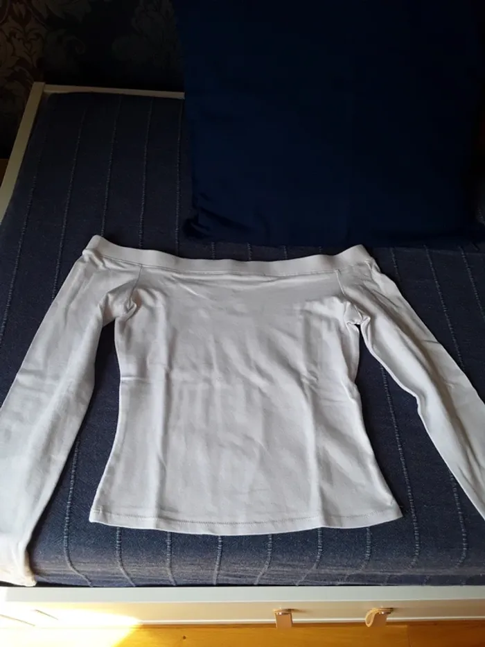 Tee shirt court