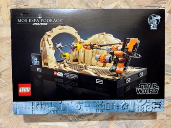 LEGO 75380 - Diorama de la course de podracers de Mos Espa