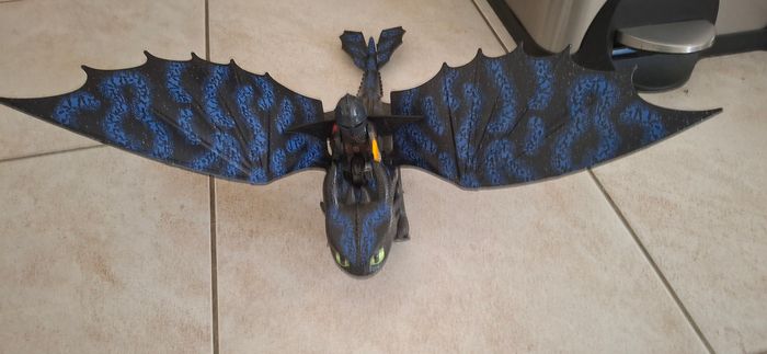 Lot Figurines - Dragon Krokmou Bleu avec Cavalier Harold + Bébé Dragon Blanc