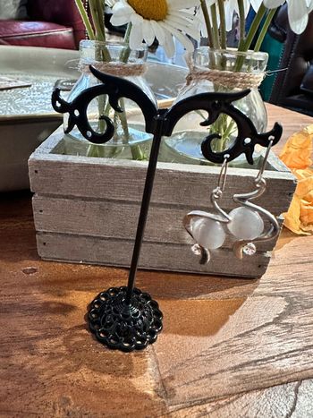 Boucle d’oreille rond blanc argenté