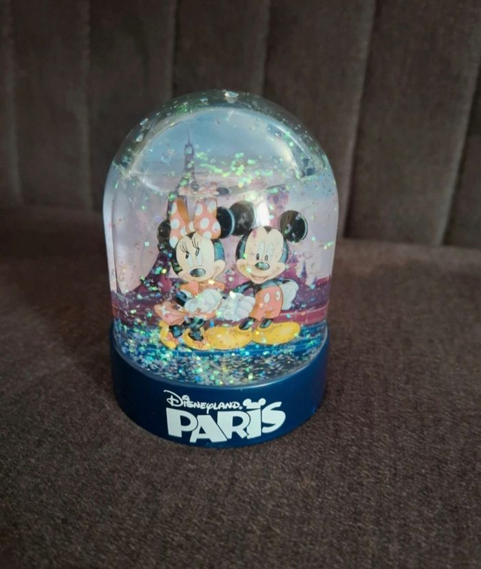 Boule a neige snowglobe disneyland Paris Mickey Mouse minnie dingo
