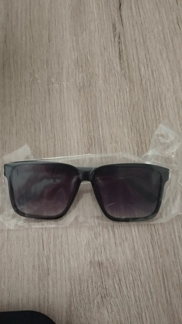 Paire lunette soleil femme +étui + lingette neuf - photo numéro 6