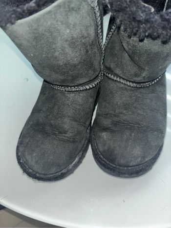 Bottines Ugg fourrées T 26