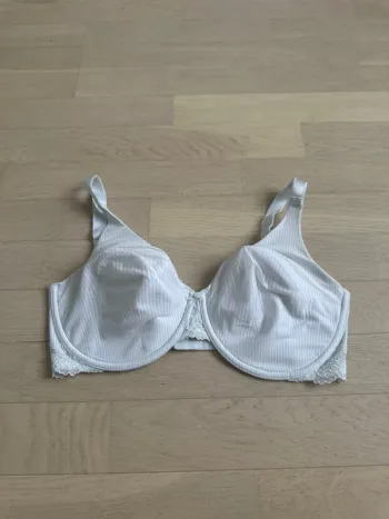 Soutien-gorge Vanity Fair Taille 36DD