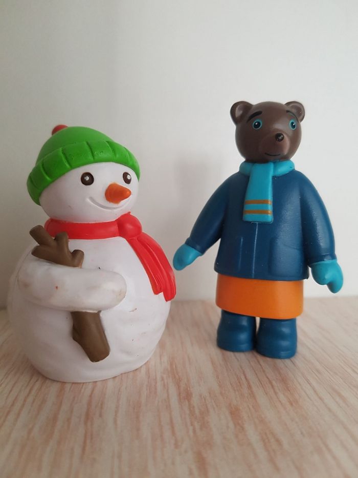 Figurines Petit ours brun et sa famille, bonhomme de neige, piscine, montagne - photo numéro 4