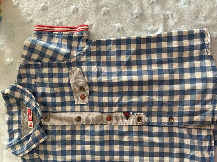 chemise manches courtes bleu et blanc inscription au dos boutons pressions 23 mois du pareil au même - photo numéro 4