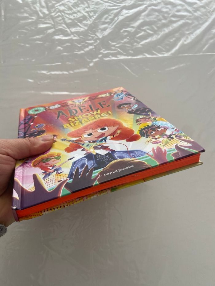 Livre + CD Audio Mortelle Adèle – SHOW BIZARRE ! - photo numéro 4