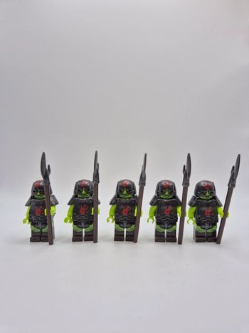 Figurines type lego 5 guerriers orcs seigneur des anneaux / hobbit