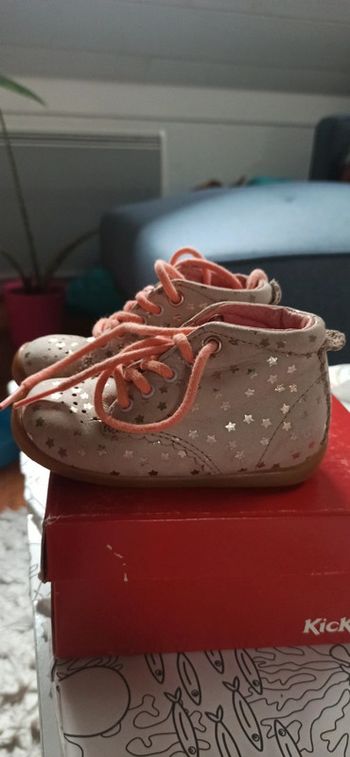 Chaussures bébé à lacets roses Taille 21 très bon état