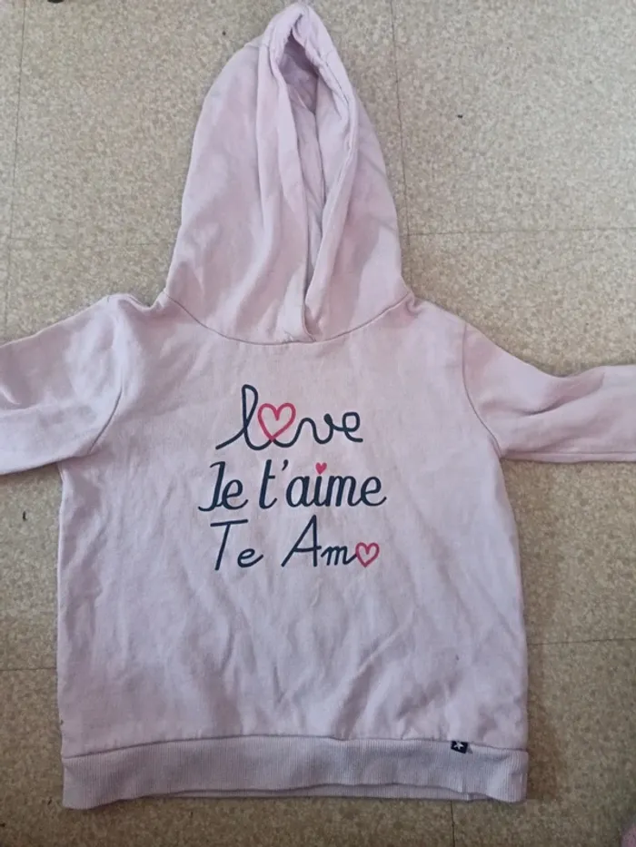 Sweat avec capuche 6 ans