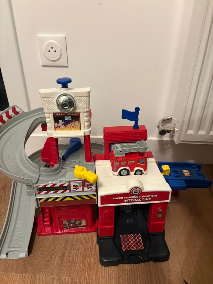 Garage caserne de pompiers vtech