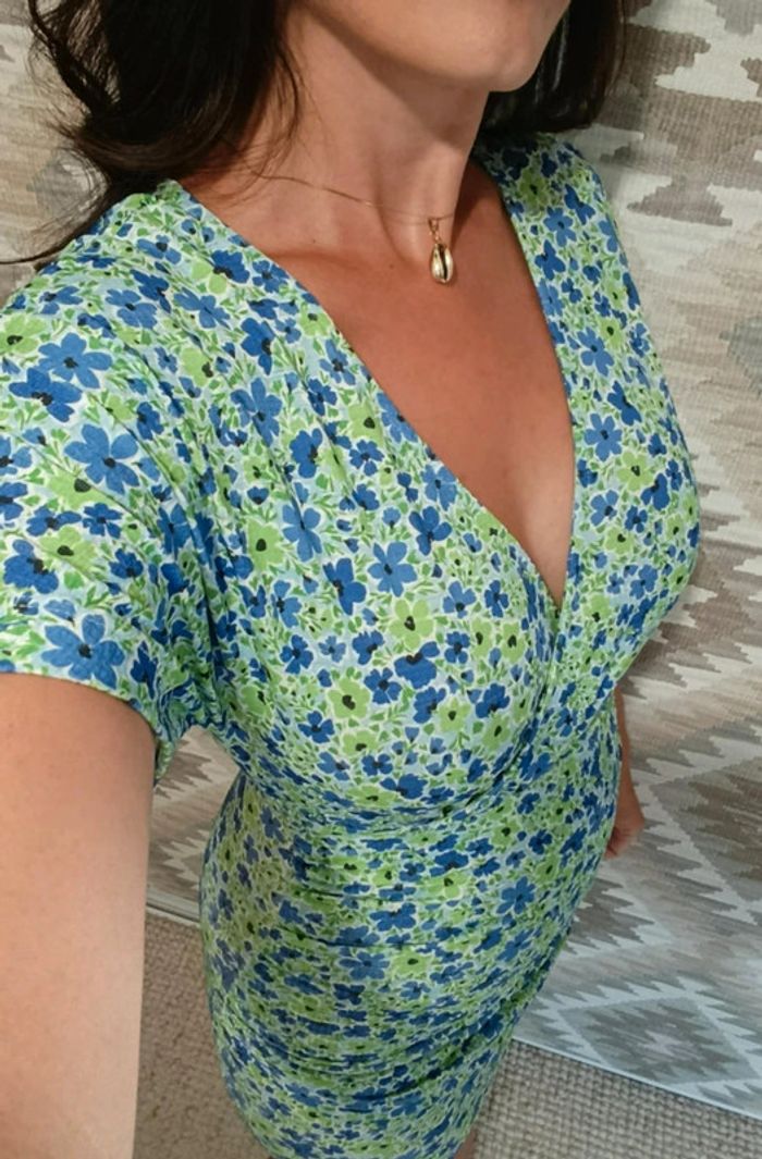 Petite robe d'été Pull & Bear vert bleu fleurs courte S stretch