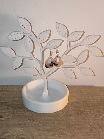 Boucles d’oreilles pendantes marbrées – style goutte multicolore