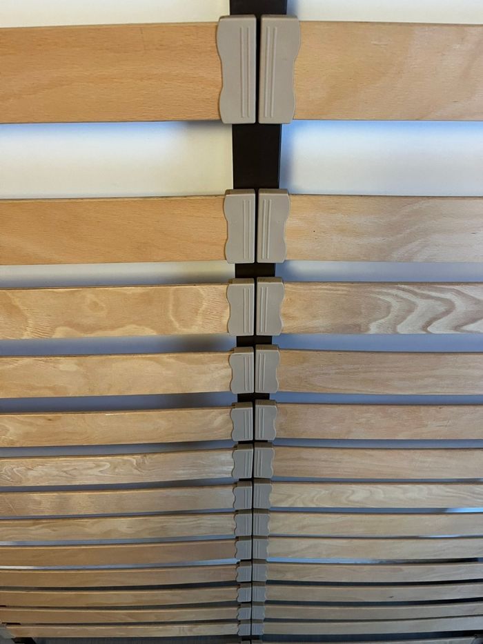 Sommier à lattes 140x190 bon état - photo numéro 2