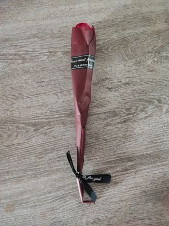 Rose en savon , idée cadeau , pour votre bain