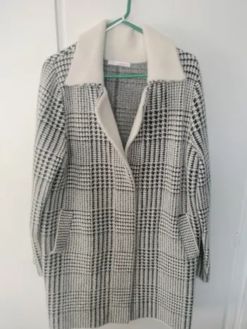 Manteau  camaieu a carreaux noir et blanc