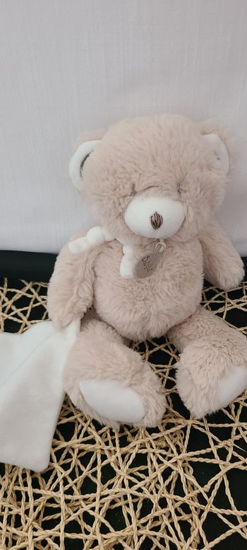 Peluche mouchoir ours BABY NAT' Pap'ours miel pantin avec doudou