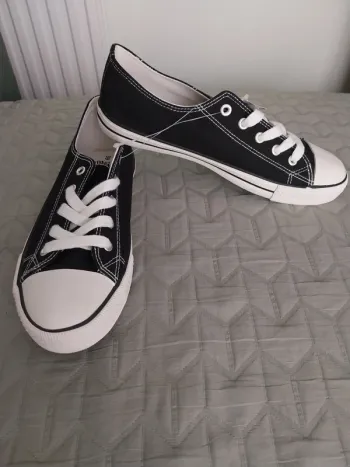 Chaussure en toile noire T39