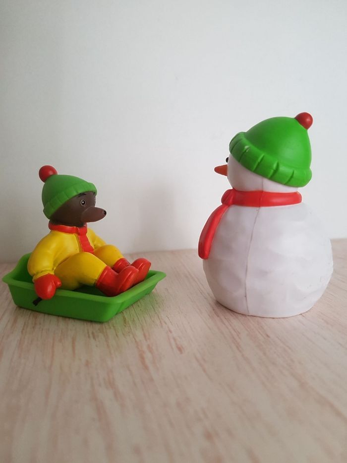 Figurines Petit ours brun et sa famille, bonhomme de neige, piscine, montagne - photo numéro 10