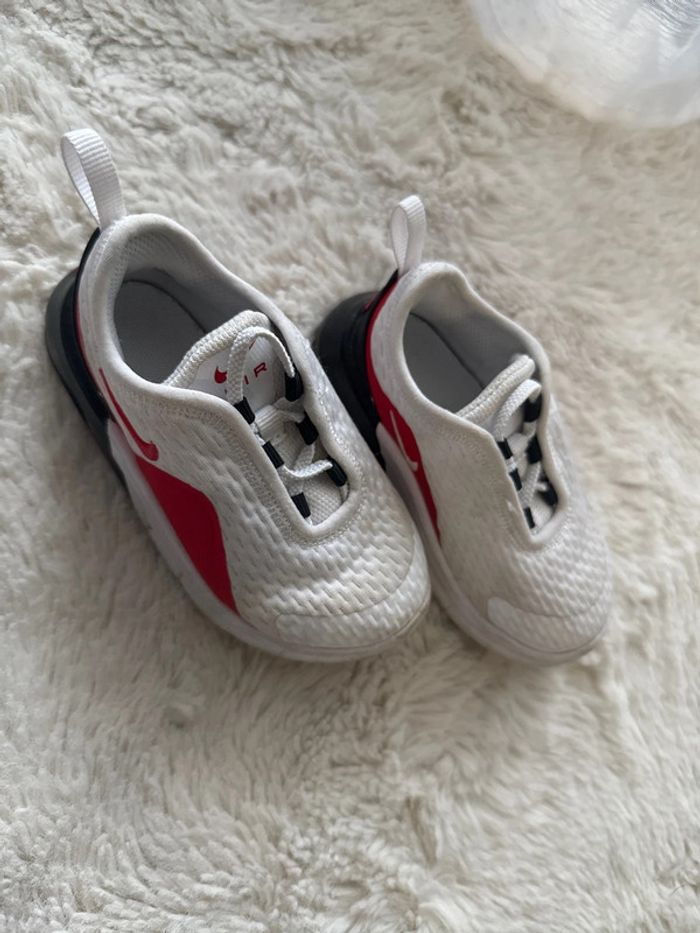Nike air rouge et blanche taille 23,5