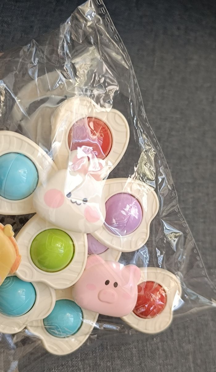 Lot de 3 Spinners . NEUFS ❤️🩵💚 lapin, canard, cochon - photo numéro 3