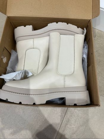 Bottes neuves beige