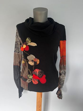 Haut noir à fleurs en relief Didier Parakian