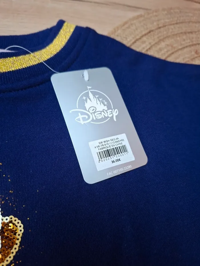 Sweat Disney enfant 4 ans NEUF – Magic in every Wish – Paillettes - photo numéro 2
