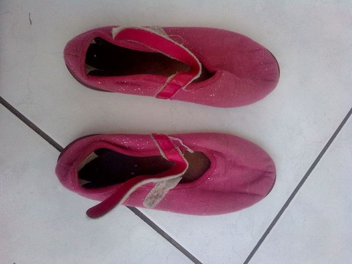 Lot de 3paires de chaussures taille 33(chaussons Bellamy, sandalette nafnaf,chaussures de randonnée) - photo numéro 7