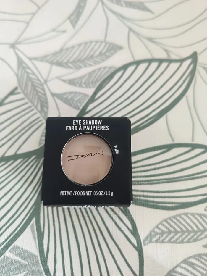Mac fard à paupieres shroom Valeur 26 € satin 1,5g