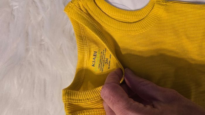 NEUFS (NON PORTÉS)🏷🤩🥰 lot bodies débardeurs, casquette, chaussettes 18mois Garçon 🥰🤩🏷 - photo numéro 4