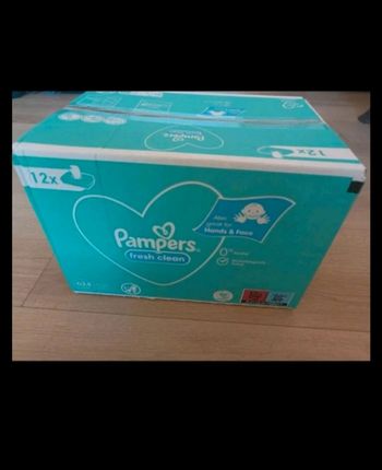 Carton de 12 paquets de lingettes Pampers fresh clean