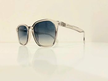 Lunette de soleil mixte grise transparente verres bleus dégradés UV protection catégorie 2