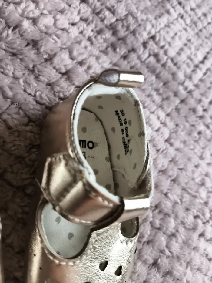 Paire de chaussures de taille 0-3 mois - photo numéro 3