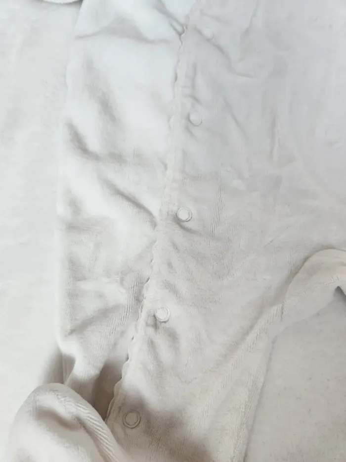 Joli pyjama velours blanc bébé fille/ garçon automne/ hiver Kiabi Baby 9 mois - photo numéro 2