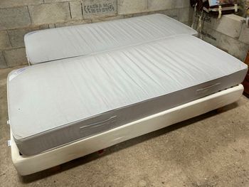 Lits simples IKEA avec matelas