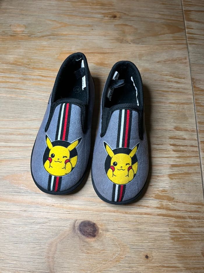 Chausson Pokémon pikachu taille 26