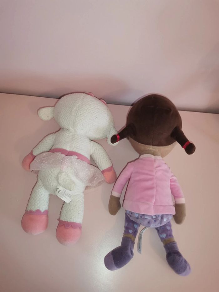Lot de 2 peluches Docteur la Peluche et Câline - photo numéro 4