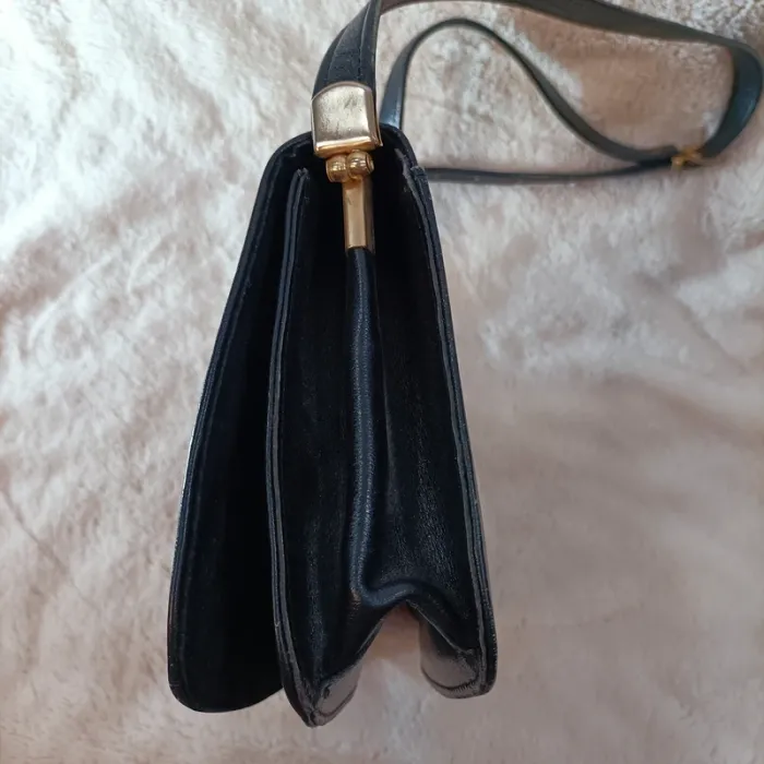 Sac à main vintage noir cuir croco et boucle dorée réglable format épaule S051 - photo numéro 4