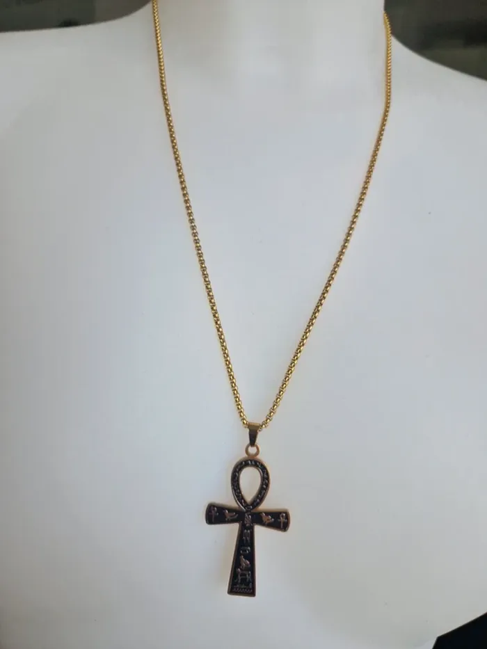 Collier fantaisie doré pendentif croix égyptienne Ankh